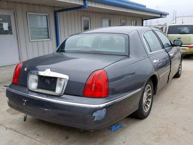 1LNHM82W51Y629677 - 2001 LINCOLN TOWN CAR S GRAY photo 4