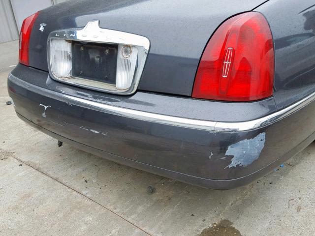 1LNHM82W51Y629677 - 2001 LINCOLN TOWN CAR S GRAY photo 9