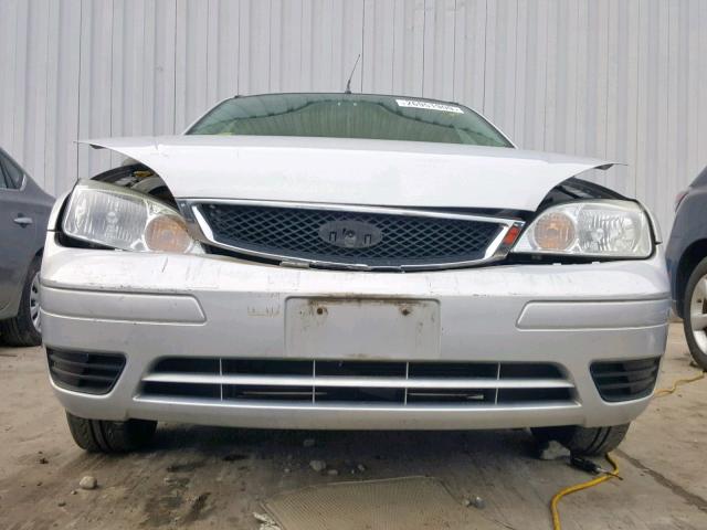 1FAHP34N07W290761 - 2007 FORD FOCUS ZX4 SILVER photo 10