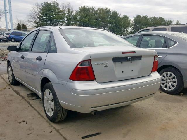 1FAHP34N07W290761 - 2007 FORD FOCUS ZX4 SILVER photo 3