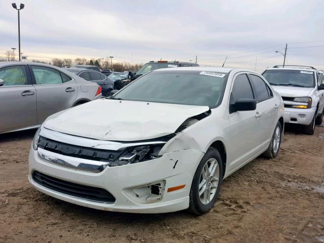 3FAHP0GA5AR239810 - 2010 FORD FUSION S WHITE photo 2