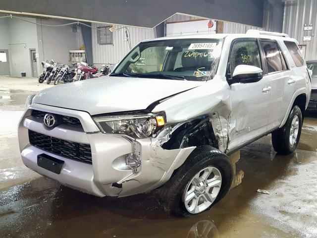 JTEBU5JRXH5430166 - 2017 TOYOTA 4RUNNER SR SILVER photo 2