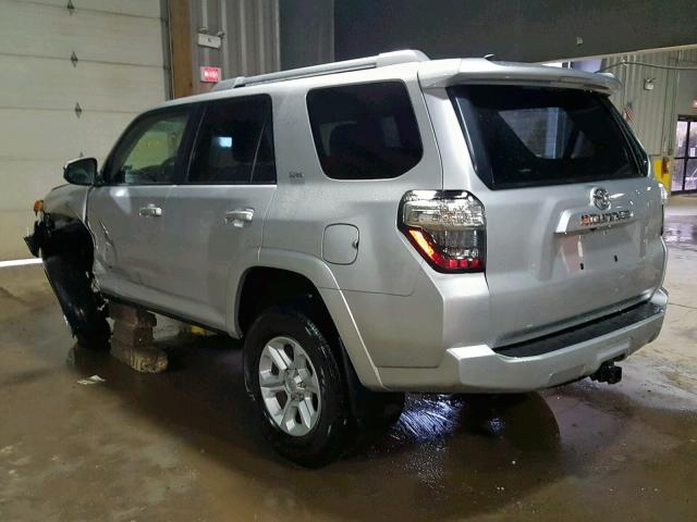JTEBU5JRXH5430166 - 2017 TOYOTA 4RUNNER SR SILVER photo 3