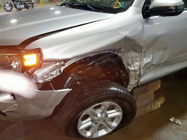 JTEBU5JRXH5430166 - 2017 TOYOTA 4RUNNER SR SILVER photo 9