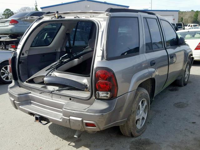 1GNDS13S552243711 - 2005 CHEVROLET TRAILBLAZE GRAY photo 4