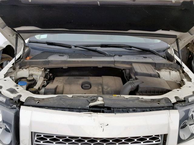 SALFR2BN4AH173116 - 2010 LAND ROVER LR2 HSE WHITE photo 7