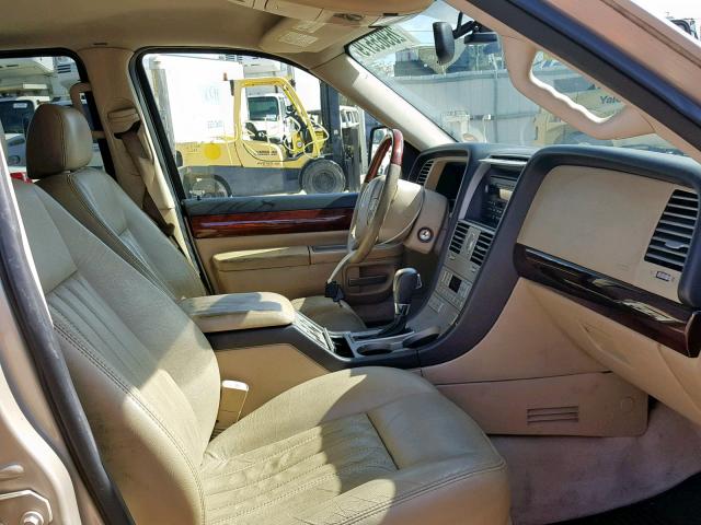 5LMEU68H05ZJ03115 - 2005 LINCOLN AVIATOR 金色 照片 5