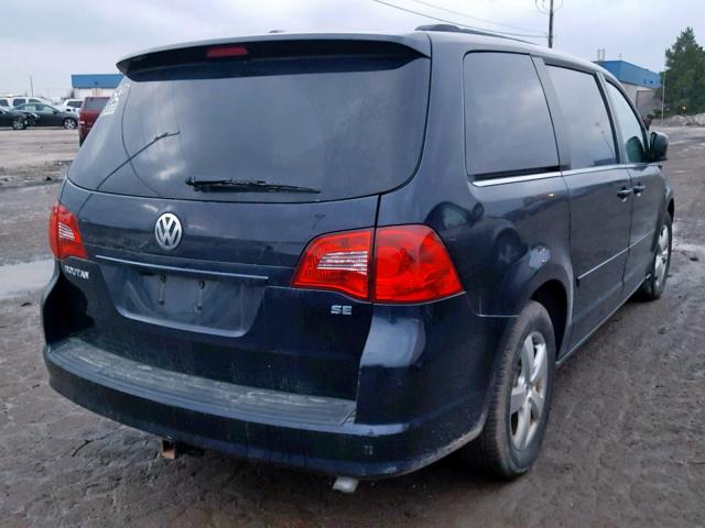 2V4RW3DG6BR636497 - 2011 VOLKSWAGEN ROUTAN SE BLACK photo 4