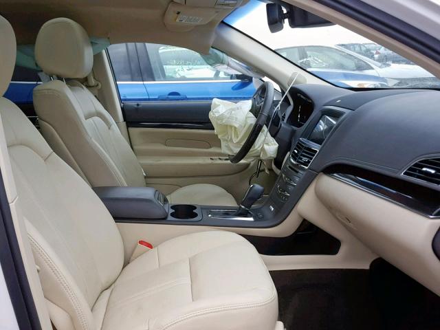 2LMHJ5ATXJBL00750 - 2018 LINCOLN MKT WHITE photo 5