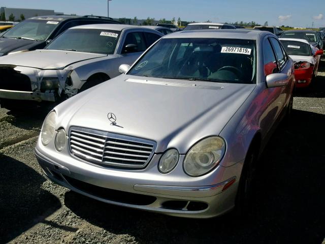 WDBUF65J85A683599 - 2005 MERCEDES-BENZ E 320 SILVER photo 2