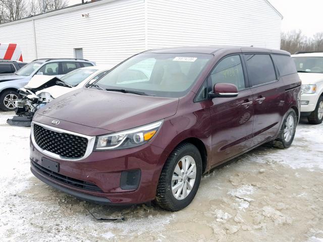 KNDMB5C18J6372925 - 2018 KIA SEDONA LX BURGUNDY photo 2