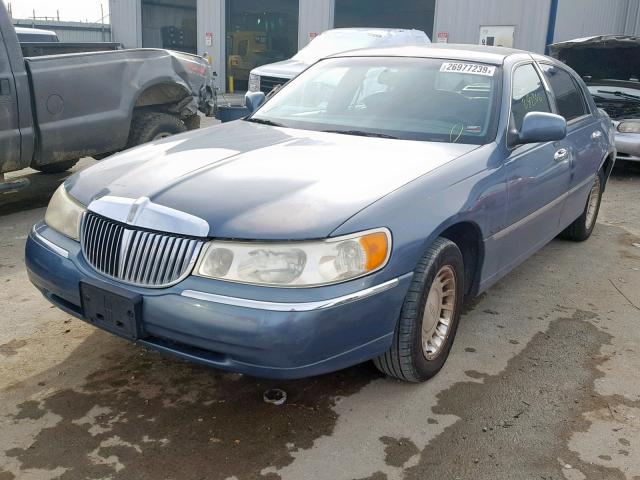 1LNHM81W7YY933475 - 2000 LINCOLN TOWN CAR E BLUE photo 2