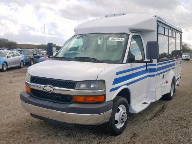 1GBJG31KX81231872 - 2009 CHEVROLET C/T BUS WHITE photo 2