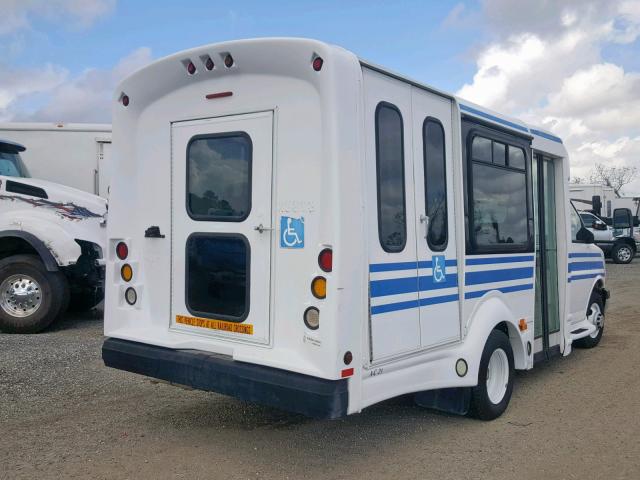 1GBJG31KX81231872 - 2009 CHEVROLET C/T BUS WHITE photo 4