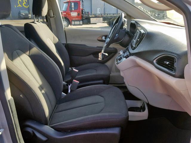 2C4RC1CG2HR638099 - 2017 CHRYSLER PACIFICA L SILVER photo 5