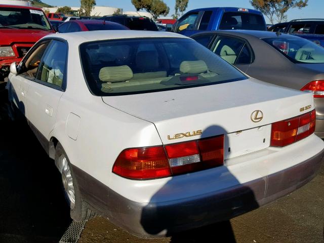 JT8BF28G6W5045619 - 1998 LEXUS ES 300 WHITE photo 3