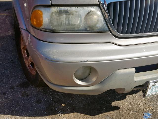 5LMEU27R62LJ13620 - 2002 LINCOLN NAVIGATOR SILVER photo 9