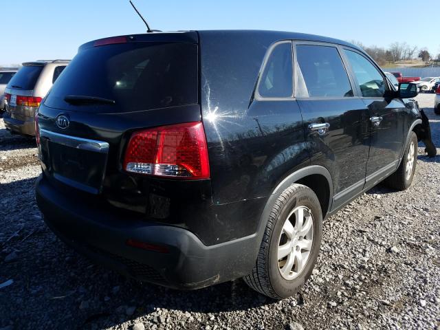 5XYKT3A12BG055555 - 2011 KIA SORENTO BASE  photo 4