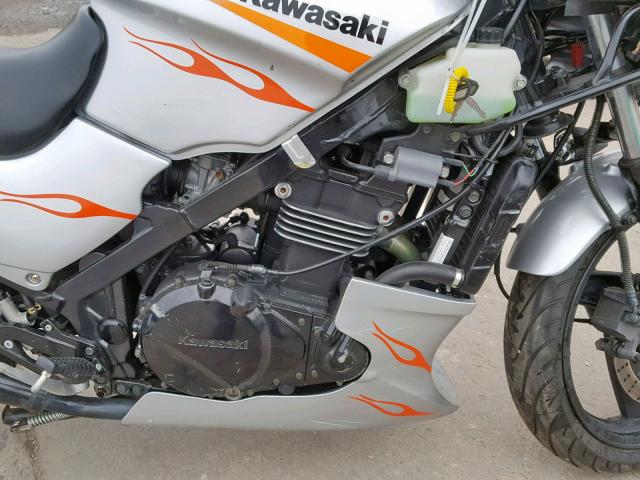 JKAEXVD104A085899 - 2004 KAWASAKI EX500 D SILVER photo 7