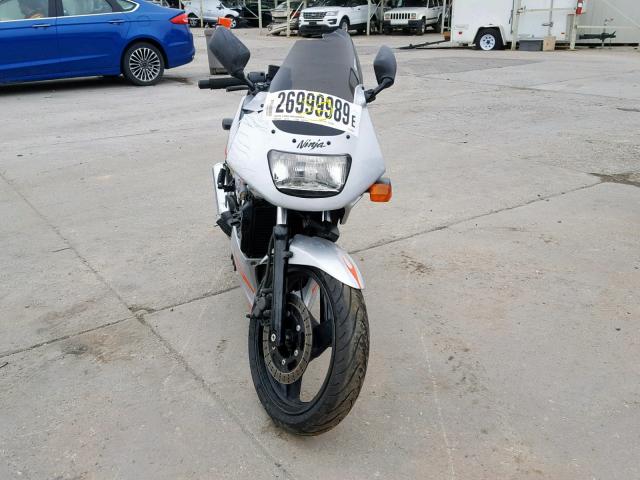 JKAEXVD104A085899 - 2004 KAWASAKI EX500 D SILVER photo 9