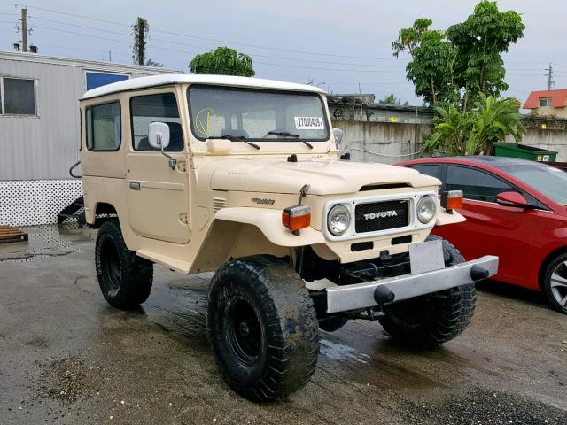 FJ40904881 - 1977 TOYOTA LANDCRUISE 奶油色 照片 1
