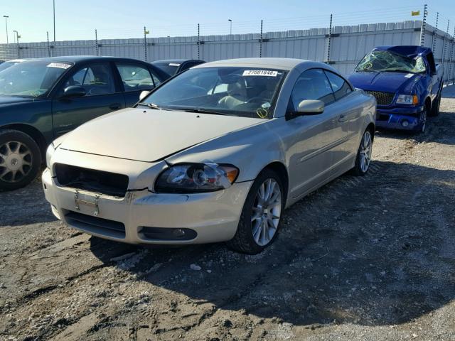 YV1MC68206J005102 - 2006 VOLVO C70 T5 TAN photo 2