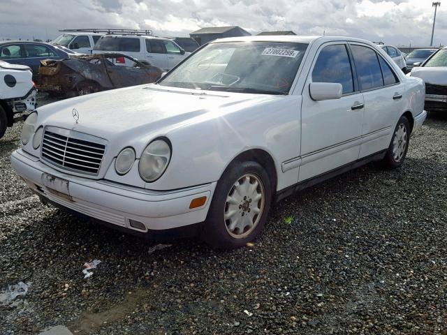 WDBJF65FXWA472727 - 1998 MERCEDES-BENZ E 320 WHITE photo 2