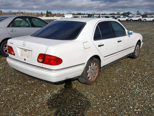 WDBJF65FXWA472727 - 1998 MERCEDES-BENZ E 320 WHITE photo 4