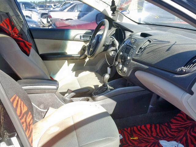 KNAFU4A22D5732254 - 2013 KIA FORTE EX BLACK photo 5