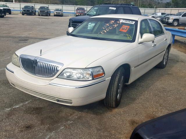 1LNHM83V97Y612878 - 2007 LINCOLN TOWN CAR D WHITE photo 2