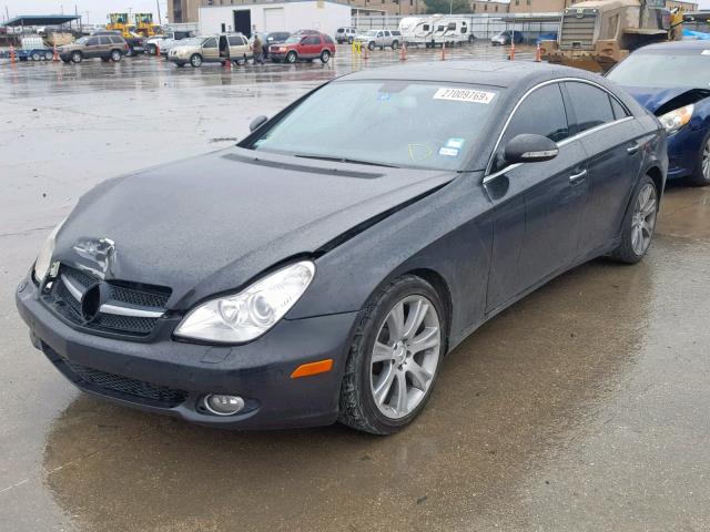 WDDDJ72X28A133646 - 2008 MERCEDES-BENZ CLS 550 BLACK photo 2