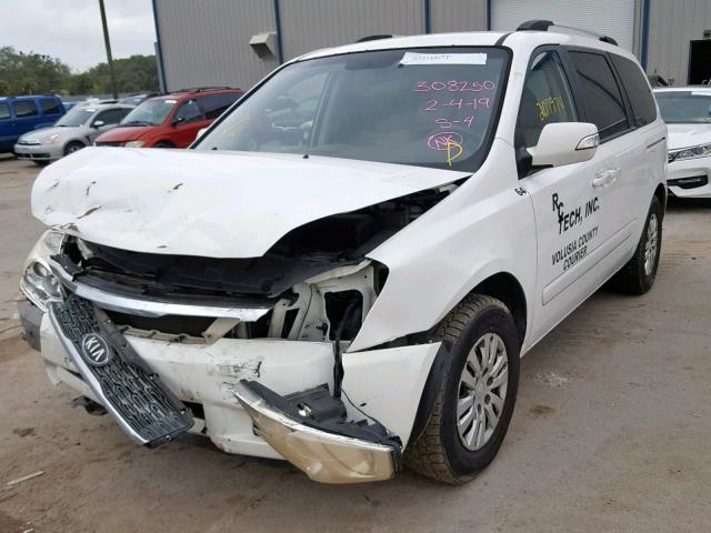 KNDMG4C73B6373997 - 2011 KIA SEDONA LX WHITE photo 2