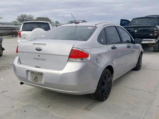 1FAHP34N08W151523 - 2008 FORD FOCUS S/SE SILVER photo 4