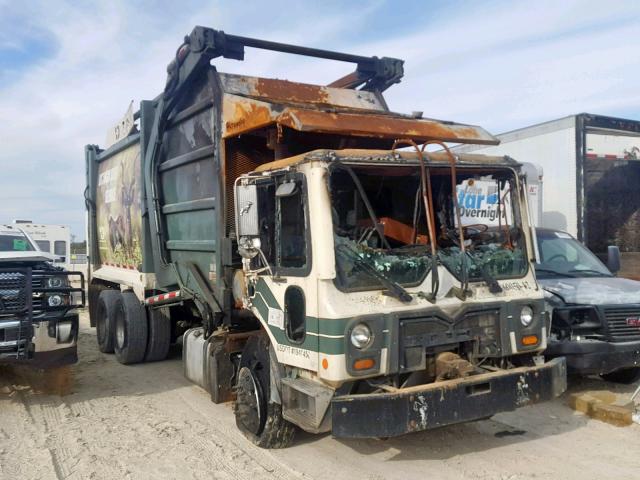 1M2AV02CXCM009472 - 2012 MACK 600 MRU600 WHITE photo 1