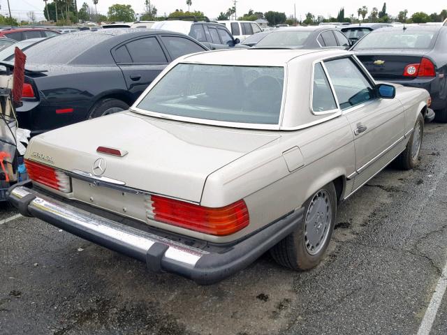 WDBBA48D8KA092734 - 1989 MERCEDES-BENZ 560 SL TAN photo 4