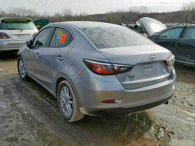 3MYDLBZV8GY137319 - 2016 TOYOTA SCION IA GRAY photo 3