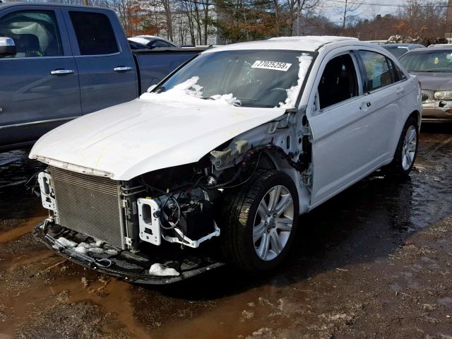 1C3CCBAB4DN685617 - 2013 CHRYSLER 200 LX WHITE photo 2