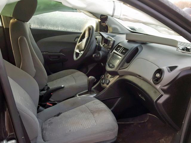 1G1JA6SG1D4219040 - 2013 CHEVROLET SONIC LS 棕色 照片 5