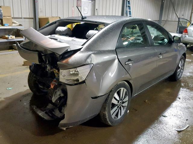 KNAFU4A2XD5671929 - 2013 KIA FORTE EX GRAY photo 4