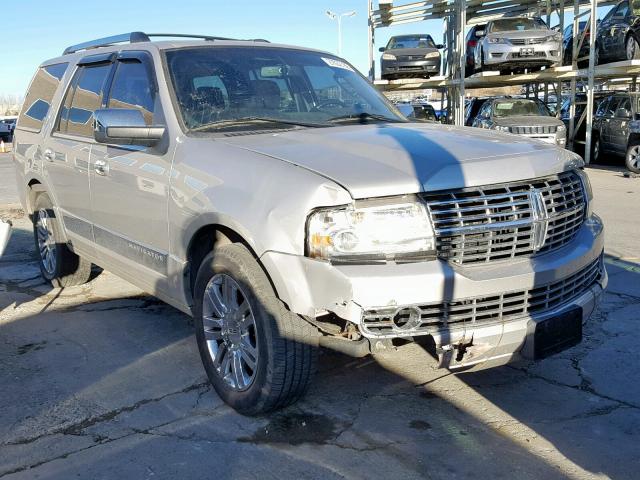 5LMFU27517LJ04221 - 2007 LINCOLN NAVIGATOR Weiß Foto 1