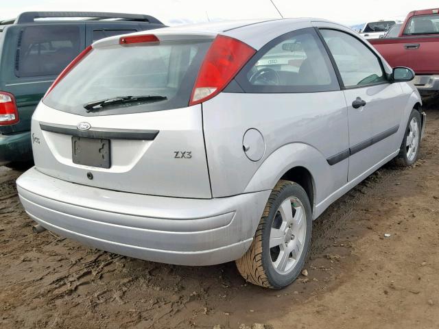 3FAFP31Z93R176785 - 2003 FORD FOCUS ZX3 GRAY photo 4