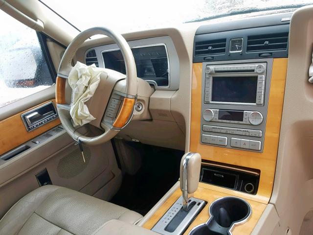 5LMFL27528LJ13014 - 2008 LINCOLN NAVIGATOR TAN photo 9