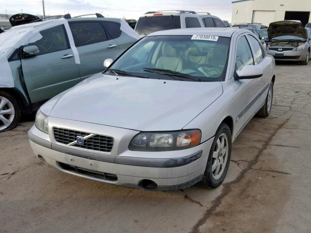 YV1RH58D222182905 - 2002 VOLVO S60 2.5T SILVER photo 2