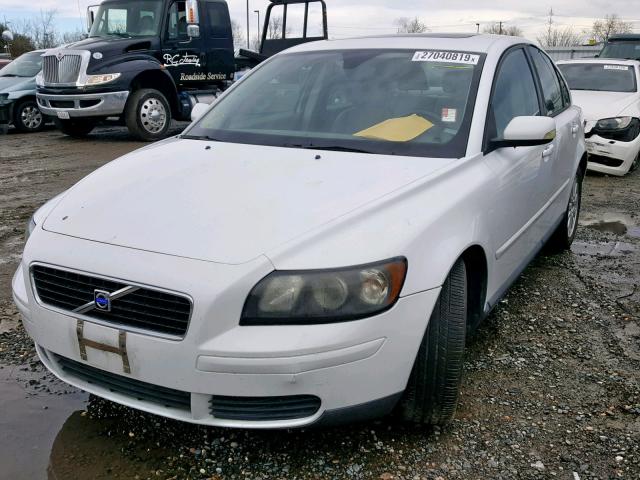 YV1MS382X42008002 - 2004 VOLVO S40 2.4I WHITE photo 2