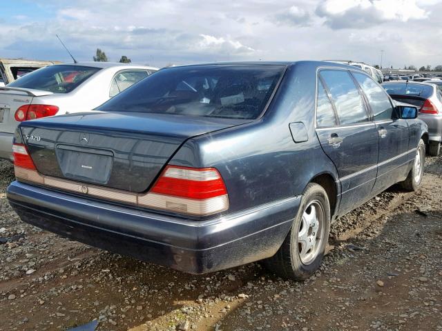 WDBGA43G0XA413132 - 1999 MERCEDES-BENZ S 420 BLUE photo 4