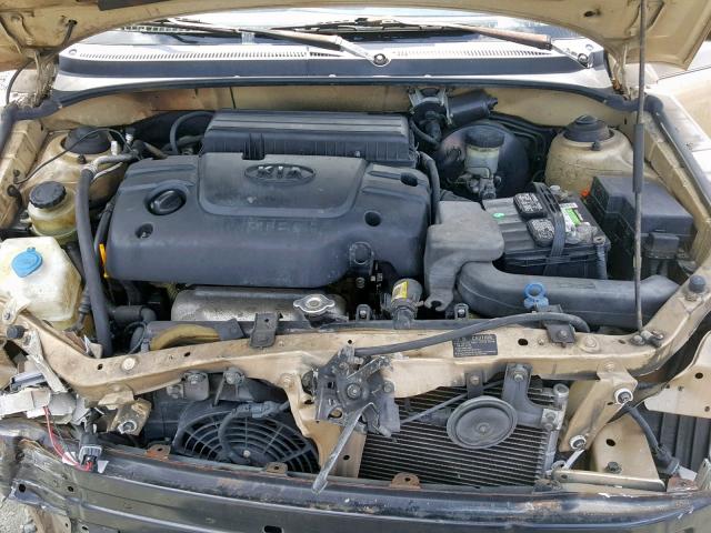 KNADC123326138697 - 2002 KIA RIO GOLD photo 7