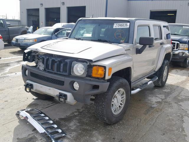 5GTEN13E188158700 - 2008 HUMMER H3 GRAY photo 2