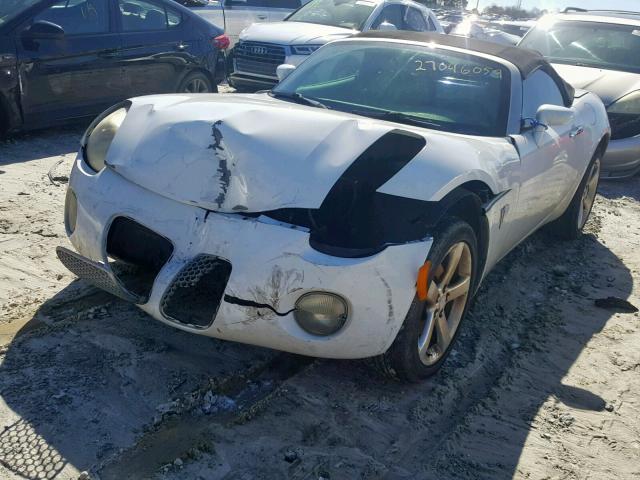 1G2MB35B56Y112718 - 2006 PONTIAC SOLSTICE WHITE photo 2