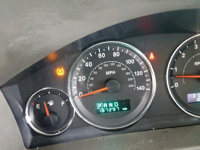 1J8HH48K06C355677 - 2006 JEEP COMMANDER GREEN photo 8