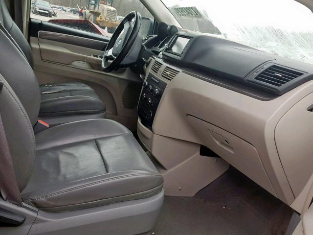 2V4RW3D19AR199329 - 2010 VOLKSWAGEN ROUTAN SE BLACK photo 5